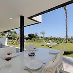 Brand New, Luxurious Ground Floor In Mirador De Hills エステポナ