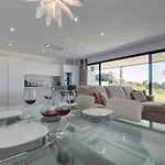 Brand New, Luxurious Ground Floor In Mirador De Hills アパート