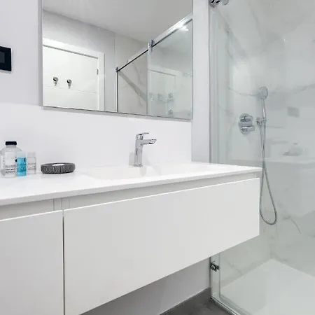 Brand New, Luxurious Ground Floor In Mirador De Hills * 에스테포나